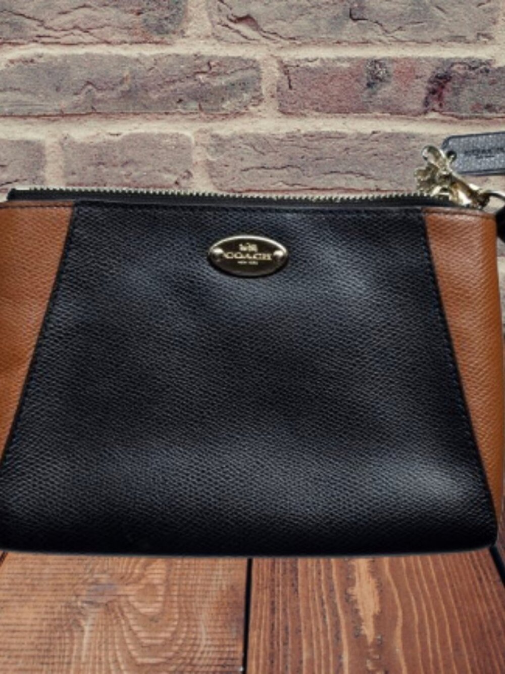 ESSENTIAL COACH ZIP AROUND ID CARD CASE